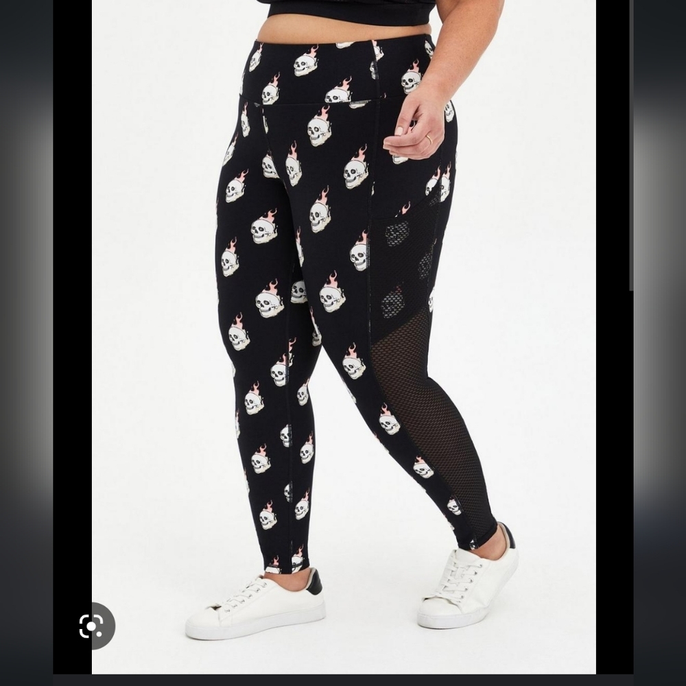 NWT Torrid Flaming Skull Active Leggings 2X